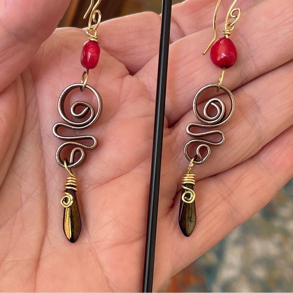 Red Coral Hematite Hand Crafted Wire Wrap Bent Metal Necklace Earrings Set - Picture 9 of 9